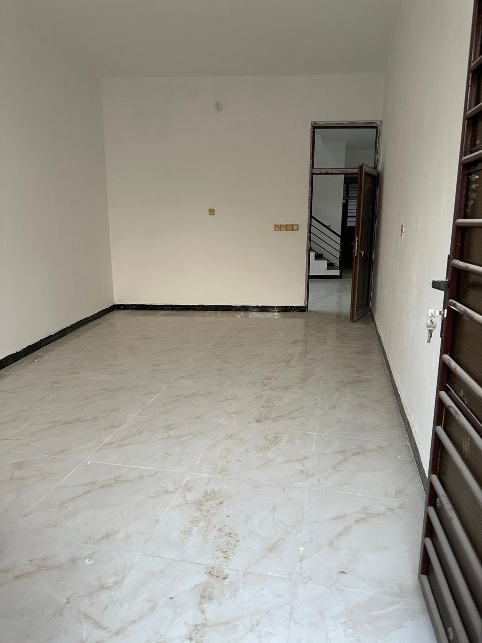 بيت الايجار في تقاطع القدس خلف كليه بلاد رافدين قاطين خدمات كامله والسعر اتصال ع هذا الرقم بدون نت ***********
