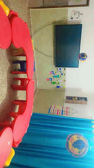 📢 إعــــلان هام لأولياء الأمور
🎓 روضــــة أجيــــال الســــلام الأهليـــة 🎓
تعلن عن فتح باب التسجيل للعام الدراسي الجديد وتوفر بيئة تعليمية متكاملة، مريحة وآمنة لأطفالكم 💛

---

🌟 الأقســام المتوفــرة:
الحضانة من عمر (شهر -3سنوات)بسعر 80
👶 KG1 – بسعر 80 ألف دينار فقط
🧒 KG2 – بسعر 85 ألف دينار فقط

---

🌈 ماذا نقدّم لطفلكم؟

✔️ مناهج حديثة معتمدة تناسب عمر الطفل
✔️ تعليم الحروف والأرقام (عربي – إنكليزي) بأسلوب مبسط وممتع
✔️ حصص نشاط وحركة لتنمية المهارات الحركية
✔️ نشاطات إبداعية (رسم – تلوين – أعمال يدوية)
✔️ حصص ذكاء وتنمية قدرات
✔️ متابعة يومية لسلوك وتطور الطفل
✔️ كادر تربوي مؤهل وصبور يتعامل بمحبة واحترام
✔️ قاعات مكيّفة ومجهزة بالكامل🚌 خدمة النقل متوفرة

بخطوط منظمة، مع متابعة يومية من الإدارة لضمان وصول الأطفال بأمان وراحة.
🕘 أوقات الدوام:

من الساعة 8:00 صباحا ولغاية 2:00ظهرًا
مع توفر دوام مسائي من 12:00ولغاية 4:00عصرا 
📍 موقعنا:

[الفلوجة شارع الثرثارالحولي مقابل جواهر مول ]

☎️ للاستفسار والتسجيل(***********)
(***********)
