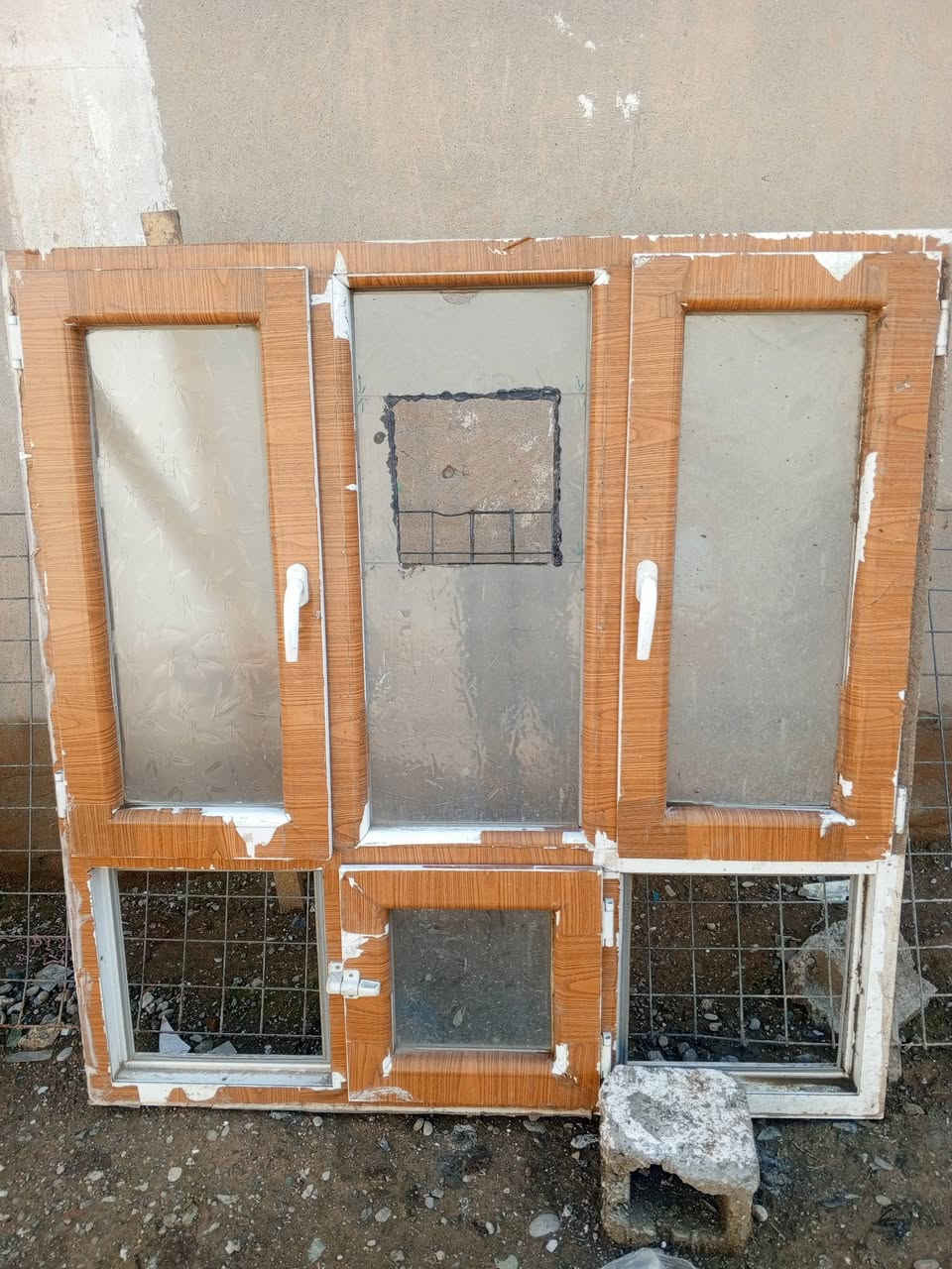 باب كامل معه جرجوبه
شباك نلاستك ابيظ  للبيع ***********
