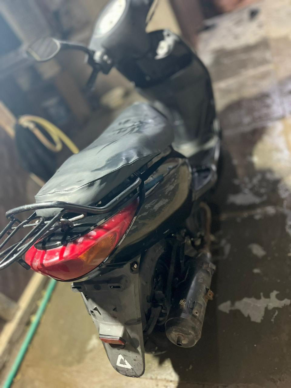 السلام عليكم دراجه اكزز نوزل للبيع دراجه حلوه نعومه شلعه معدل كهربائيات كله شغلله مكاني بغداد دولعي السعر 550 وبيها مجال بصيط *********** متواجد وتساب
