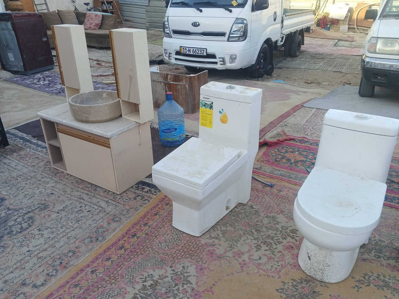 السلام وعليكم لبيع غراض كلهن نضيفات وشراي يراسل ويتصل خادم مكاني حي اور سبع قصور  شارع ابو علي يم جامع لحمزة ***********
