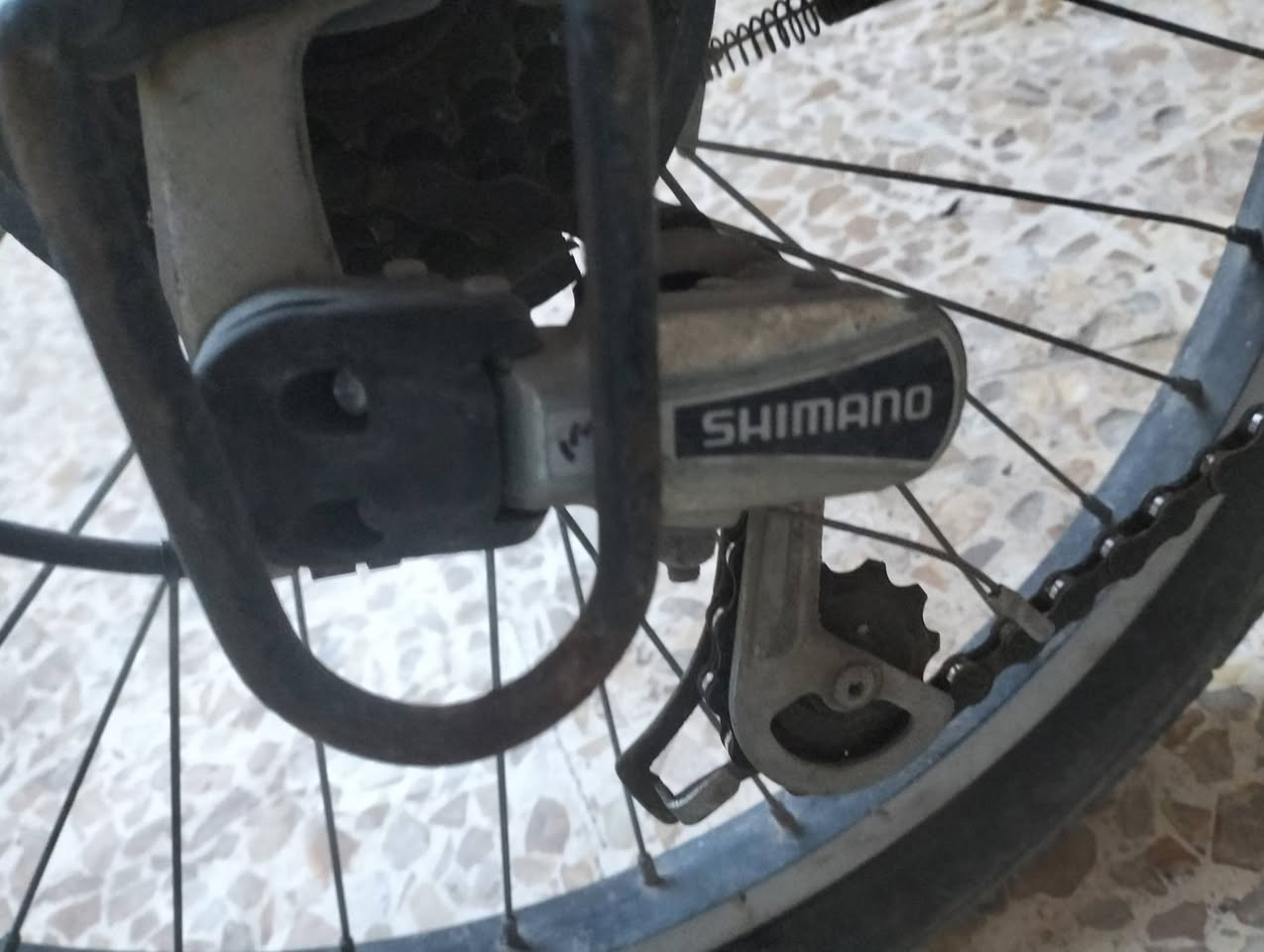 سلام وعليكم عندي بايسكل للبيع 
حجم 24
العيب البي فقط تاير وحده بيها سوفان 
شغال سته كير 
مابي كل شي 
السعر 50 وبي مجال 
للاستفسار الاتصال على هاذا الرقم 
***********
