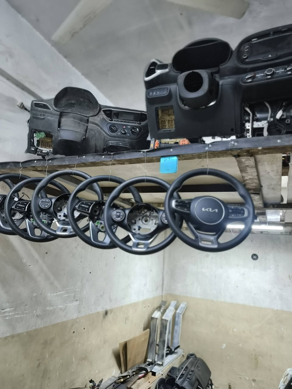 السلام عليكم يتوفر جميع غراض الدشبول للسيارات الكوريه لكل واردامريكي ماطور استيرا جوز سويج ريمونت أصلي بي سي إم رادار خلفي وأماكن من مديل ١٩ لحد ٢٥ شنو تريد موجود تفصيخ ***********
