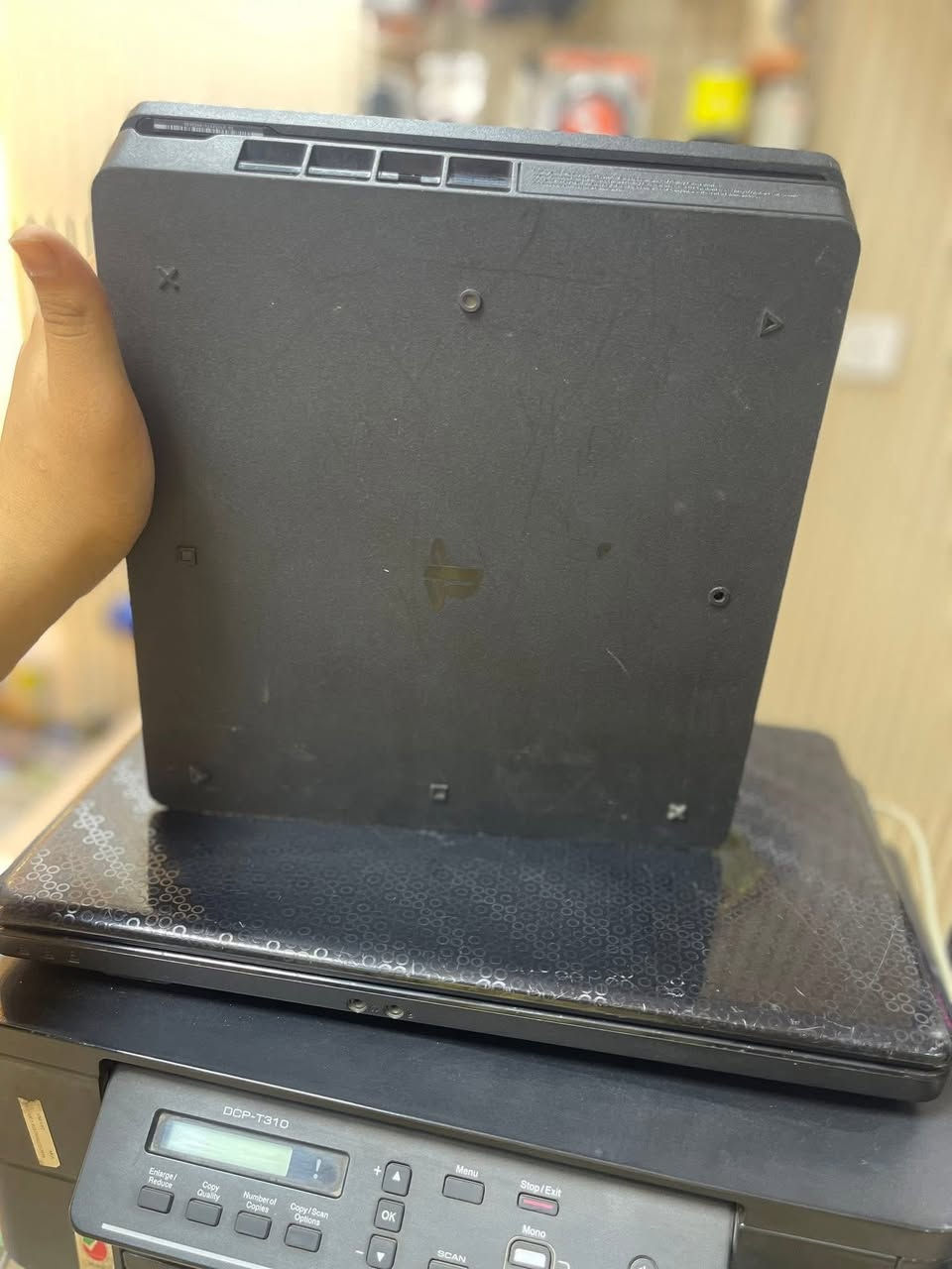 السلام عليكم
متواجد فقط واتساب 

بلي فور سلم للبيع
نظام 13:2
ذاكره 512
جهاز نظيف كلش 
ما داخل صيانه ابد 
تجي تفحص انطيك ضماد بل جهاز اي واحد يملك مفتوح اخذه بلاش
جهاز كامل ملحقاته 
كيبل شحن يده كيبل HD كيبل بور 
جهاز يجي يده وحده اصليه و ثانيه تجاريه
و انطيك وياه قرص و كل يده غلاف خاص بل يده
سعر راح يكون 220 الف قفل قفل 
العنوان بغداد الجديده 
الرقم ***********
——
ملاحظة / جهاز يرهم بيع او مراوس 
و اي جهاز عندك إكسبوكس 360 او بلي فور او اي بلي اشتري منك عادي و اني اجيك باب بيت و إذا محافظات كون عندك توصيل
