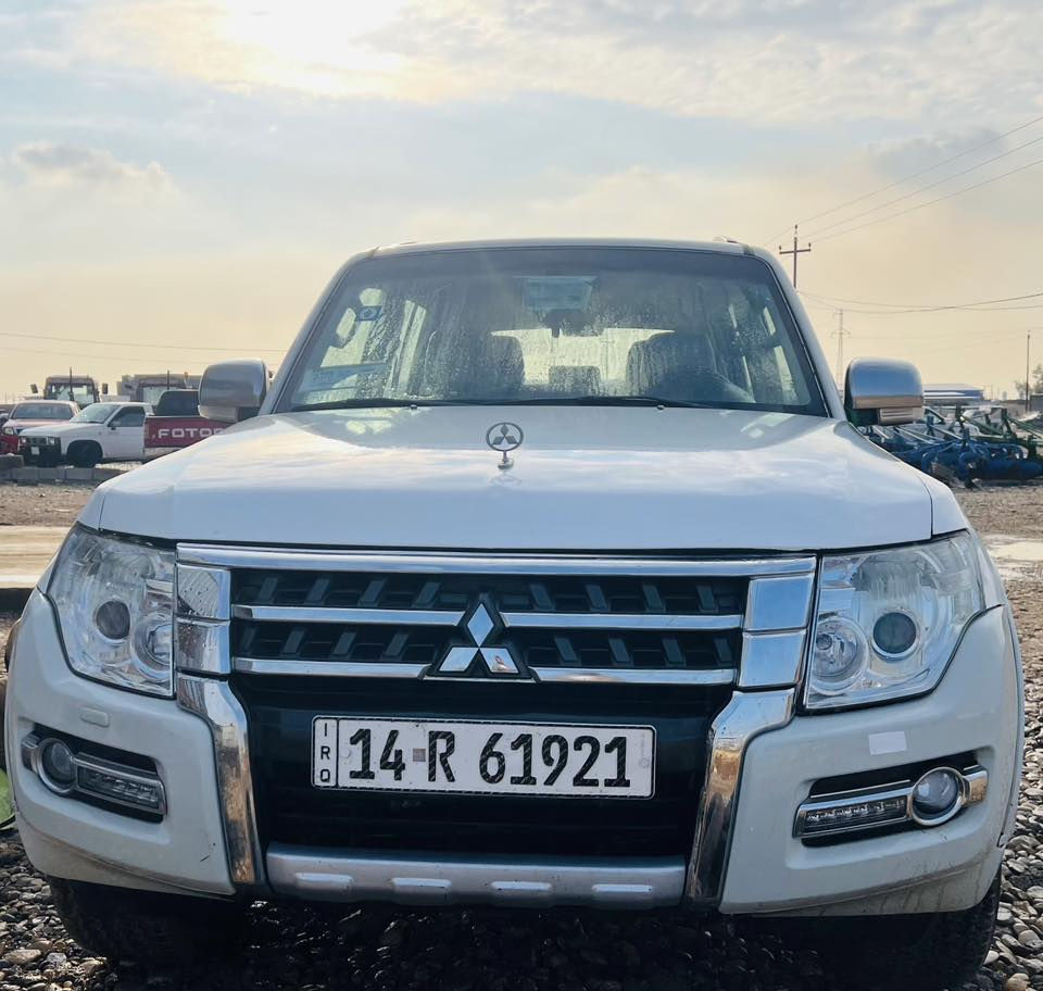 باجيرو حبتور مواصفات عاديه لون صدفي موديل 2016السعر مناسب جدا للاستفسار ***********
