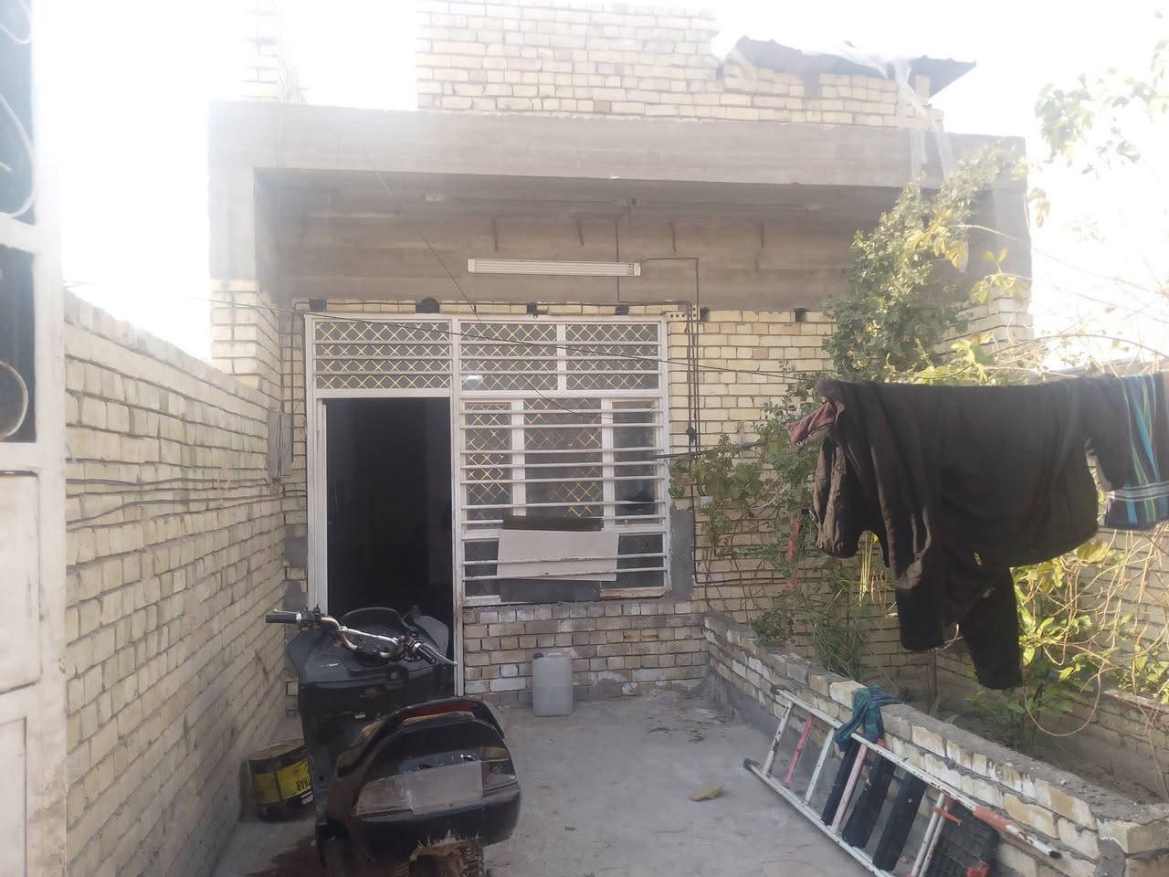 اسلام عليكم دار البيع  مساحة ١٠٠ منطقة الكماليه معوقين قرب الرءاسة  طابو زراعي خدمات كاماله ماء كهرباء مجاري تبليط  سعر ٦٠ اتصل ***********
