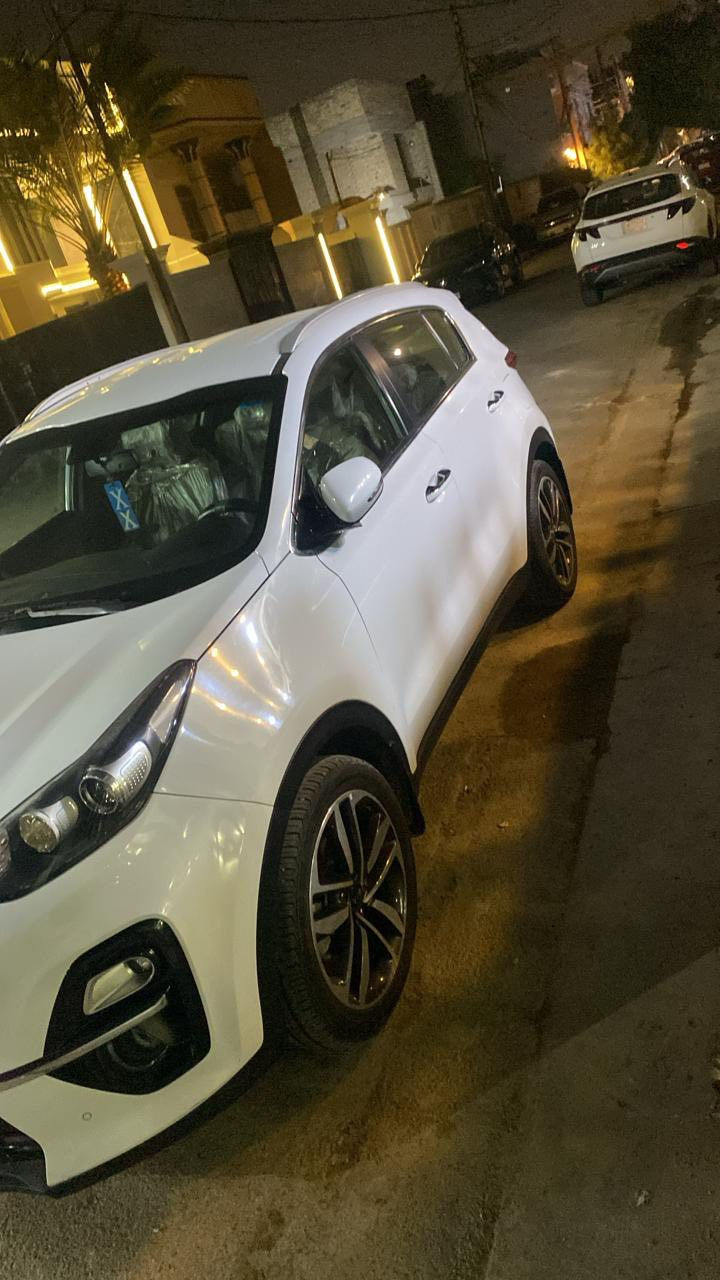 سبورتج ٢٠٢٠ 
سياره جديده 
فول مواصفات 
ماعده فتحه او بصمه 
بيه فقط بارد بل باب خلفي 
بغداد 
السعر ١٨٥ 
***********
