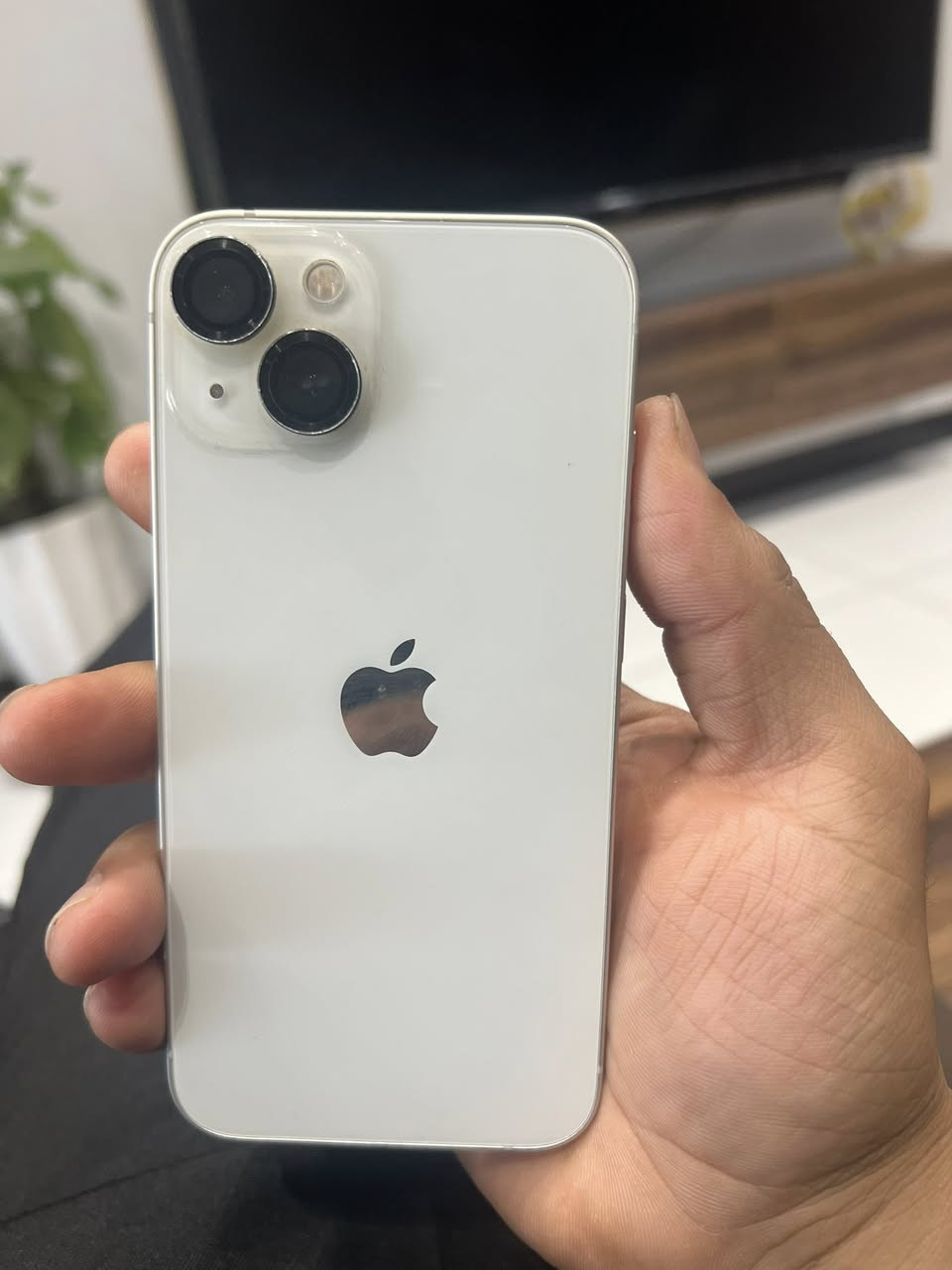 سلام عليكم
ايفون 13 عادي 
ذاكره 128 
بطاريه 88
نظافه 90/ 100
سعر 450 الف
مكاني بغداد الحسينيه 
رقم  ***********@
