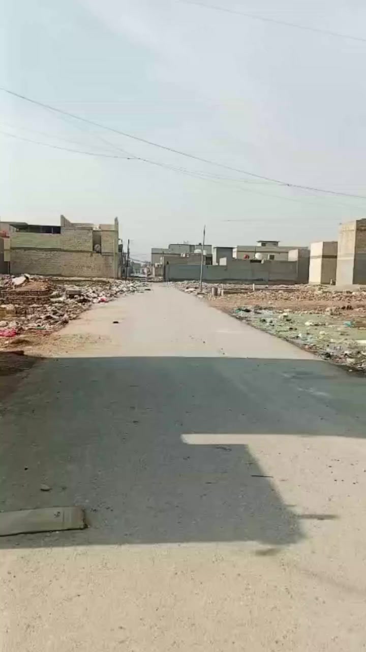 السلام عليكم بيت(هيكل ) في منطقة الدسيم مساحتة 200متر مربع ركن على شارعين عكاده والتفاصيل موضحة بالفيديو يحتوي صحيات بالخارج وهول وديوانيه  وغرفة نوم ومنور السعر 45وبي مجال للطيبين رقم ابو البيت :***********
