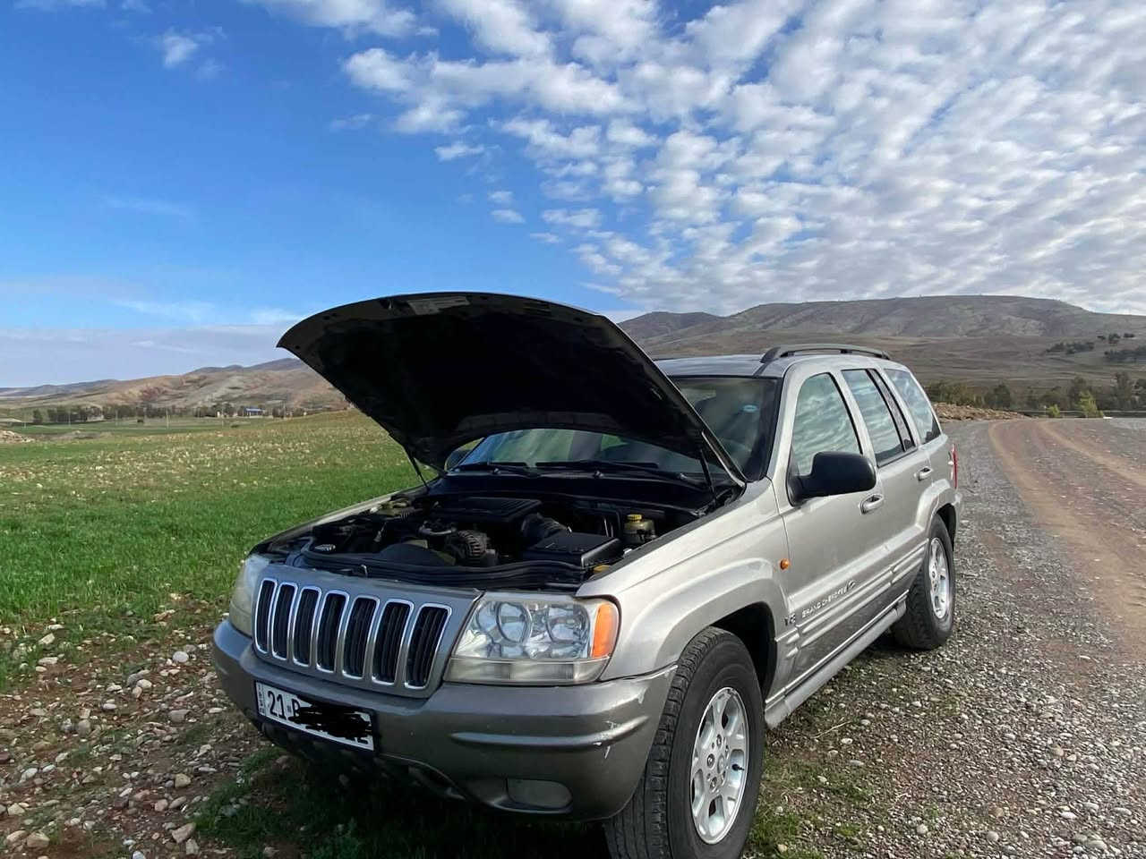 سةرةتا بةناوى خواى گةورة
جيب گراند شيرؤكى مؤديل ٢٠٠٢ گيرتؤماتيك
 ٨پستن مةرغوب رةقةم سليمانى هةزةى نويية سةنةوئ هةتا ٢٠٣٠بةناوى خؤمانةوةية شتيكى جوان و خاوين بئ ليداو بئ سبوغ بئ كال بونةوة بئ تةقةو رةقة تايةو ويليكى خاوينى لةسةرة تةبريد سارد و گةرم ناو فؤرميكا كارةباى هةموو ئيش دةكا جوار جام كارةبايى ئاوينة كارةبايى  سةيارةيةكى خاوين و بئ مةسروفة سعرى ٨٠وةرةقةو مةعامةلة
رةقةمى خاوةنةكةى*********** أربيل, العراق
