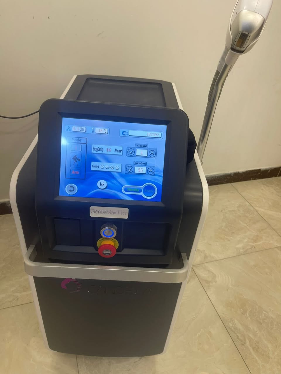 � للبيع – جهاز ليزر كانديلا الثلجي
❄️ جهاز Candela Gentle (الثلجي)
✔️ ليزر دايود 
✔️ شغال وبحالة ممتازة
✔️ تبريد ثلجي فعّال
✔️ مناسب لإزالة الشعر لجميع ألوان البشرة
✔️ نتائج قوية 

📍 الجهاز موجود داخل مركز تجميل
📄 فحص وتجربة الجهاز متاحة
💰 السعر: 25 ورقه   

📞 للتواصل على الخاص أو واتساب: ***********
