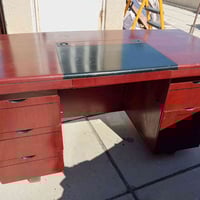 ميز مكتب • مكتب للبيع