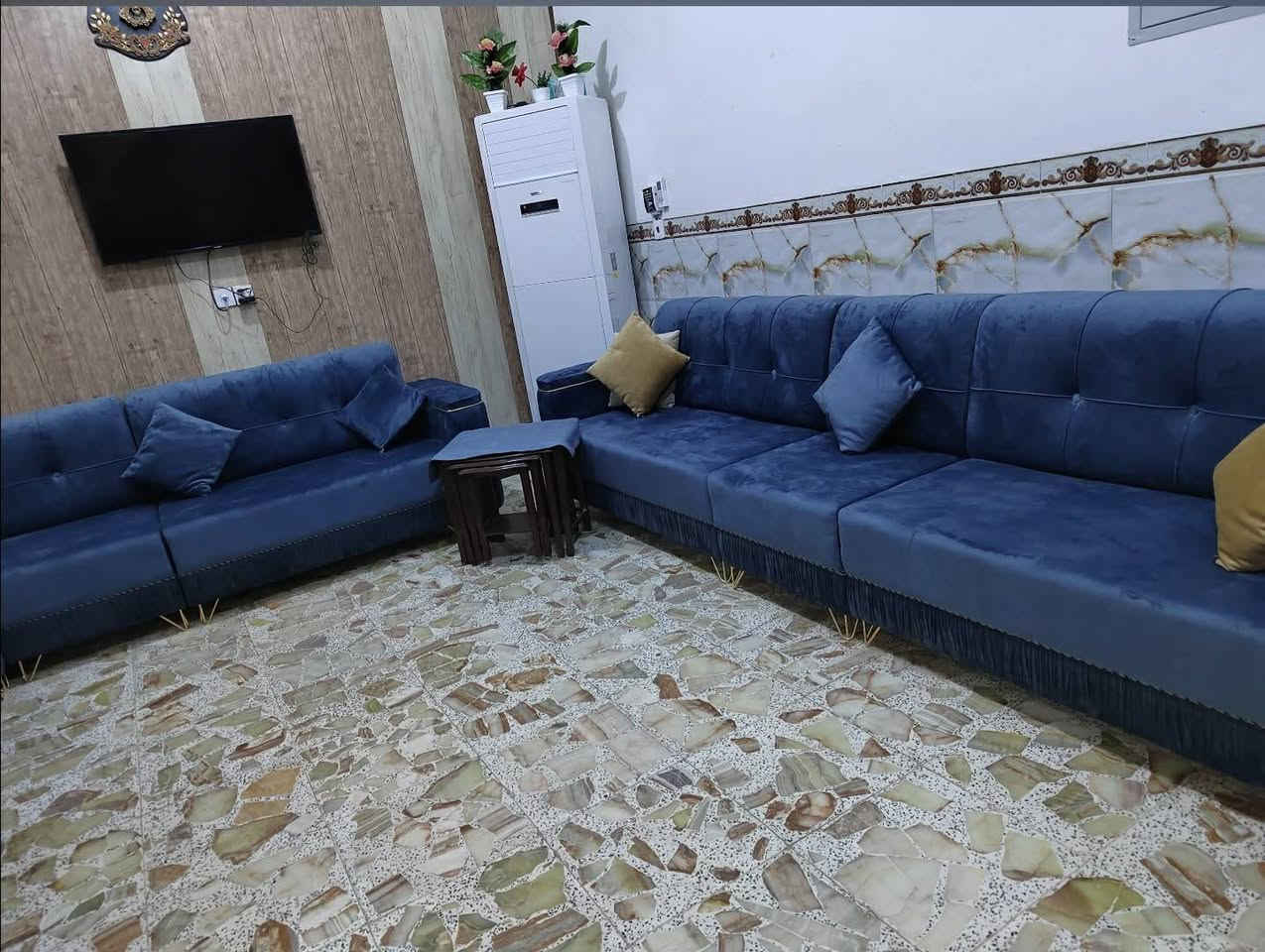 تخم ديوان للبيع اخو الجديد  خشب ثقيل واسفنج مميز وقماش مقدف
١١ متر مع قنفه اضافيه ثلاثيه 
السعر 750 الف 
مكان الديوانيه .الاسكان
***********

