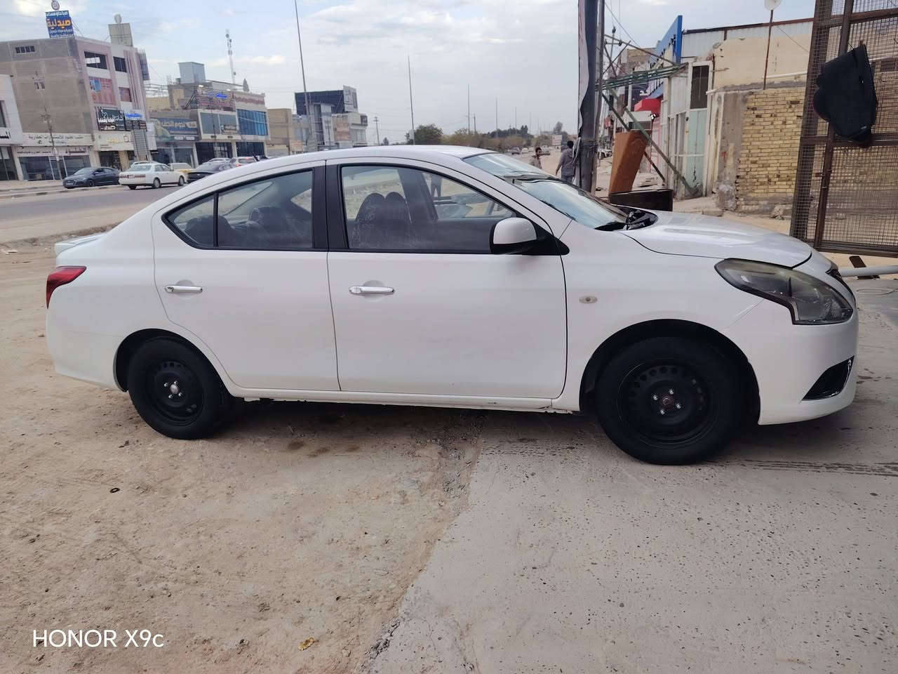 السلام عليكم
نيسان صني هندي بليته زركه
مديل ٢٠٢١
كير ومكينه ستندر
ماشيه ٨٣ الف
حداديه ٩٠ ٪
 بيه شخوط بلباب خفيفات صوب العبري
السعر ١١٢ وبيه مجال
الاستفسار ***********
