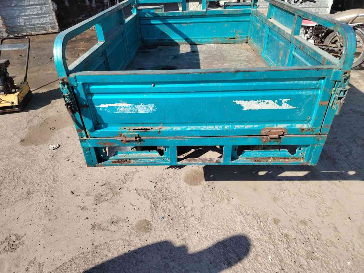 سلام عليكم
سقر  فحل
موديل 18
مكينة 25 ما مفتوحة
بكلايتات والايت جدد بعدني ما شادهن
مكان بغداد بسماية
سعر ٩٠٠ بيها مجال 
***********
