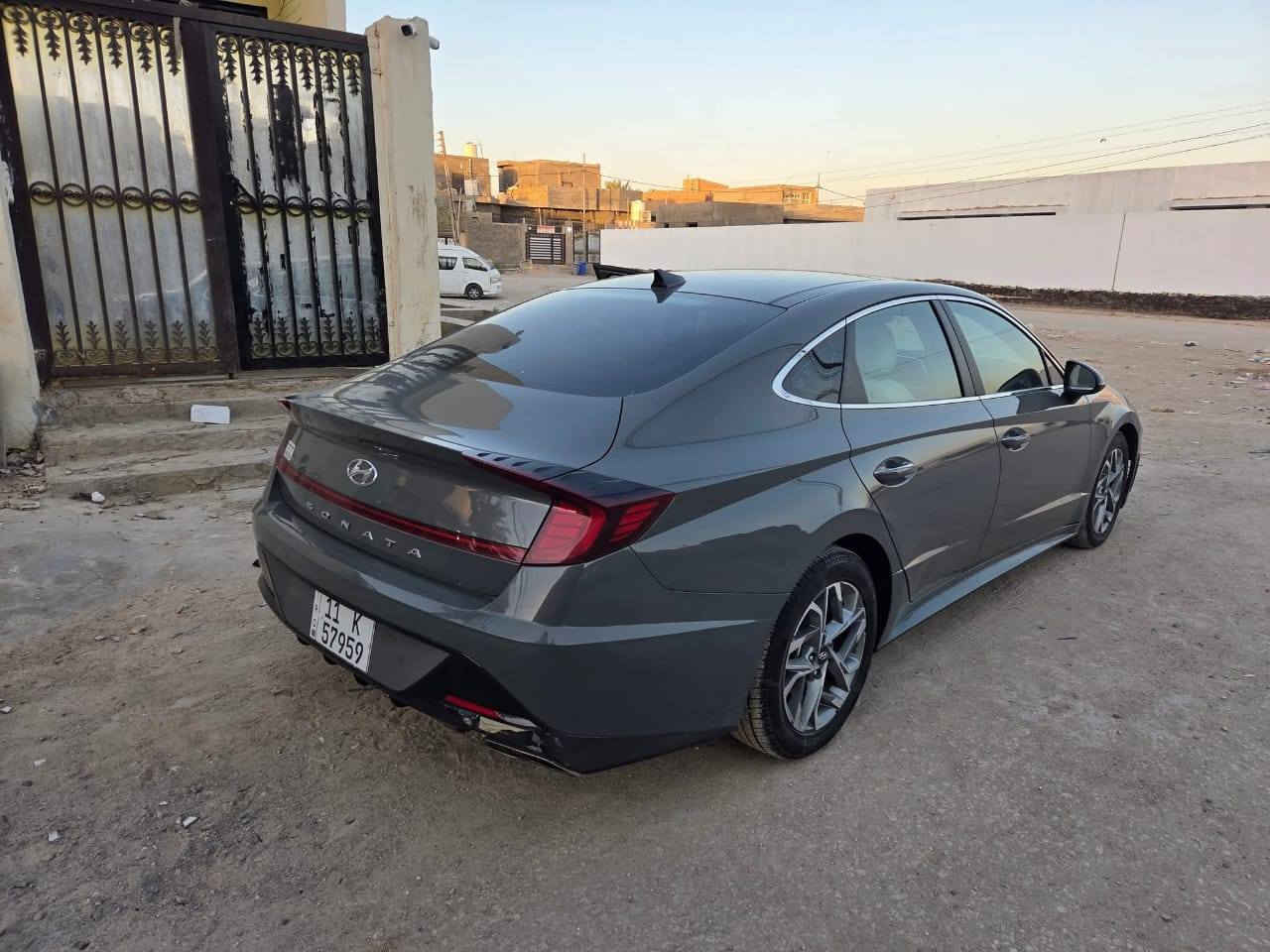 السلام عليكم سوناتا لبيع 
السعر ١٧٥ قفل 
موديل : 2023
الموصفات 
بونراما طكتين
جلد 
تحديد مسار
توقف ذاتي 
سياقه اليه 
بصمه 
تبريد قطعتين 
جنطه ذكيه 
عداد متغير 
شاشه كبيره 
كامره دواره 
لادرات 360 درجه 
رقم بغداد باسمي صار ٢٣ يوم من رقمته 
ضرر فقط بنيد ومصلح نفسه سونار ورقم الشاصي بلصور بيه جاملغ خلفي كلير رش فقط بدون حادث من امريكا #
للاستفسار ***********
واتساب
رقم الشاصي KMHL14JA4PA251628
