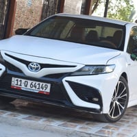 كامري للبيع هايبرد 145 رقم بغداد بسمي  07750506080