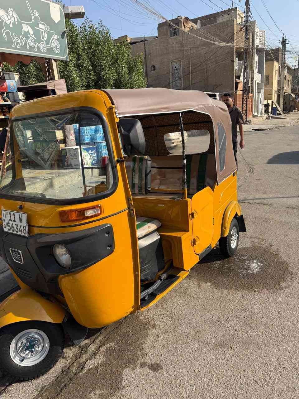 سلام عليكم تكتك موديل 2021  بيه طخات  بسيطه  العنوان الشعب  يم سوق اربع تلاف السعر 8ونص وبيها مجال 
رقم الهاتف ***********
