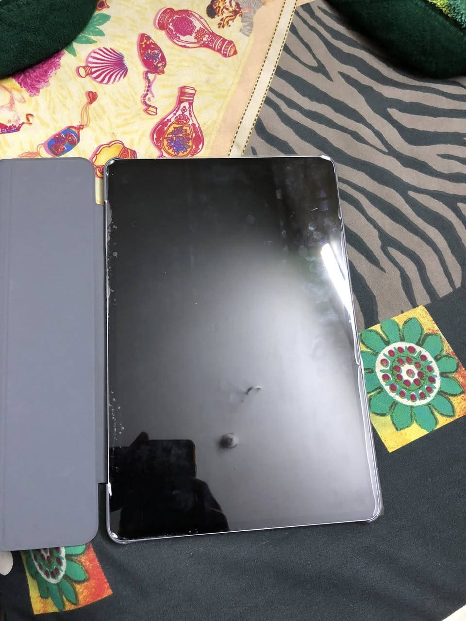 السلام عليكم متوفر ايباد استخدام شهر بس نضافه100/100 كارتون موجود مكان بغداد حي العامل *********** ذاكره265
