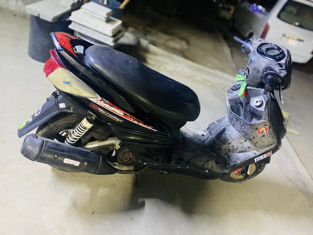 لسلام عليكم سكنس فحل  ياباني كابريتر الدراجه نضيفه شلعه معدل الدراجه عوزها فقط دشبول فقط كامله مكمله السعر ٤٥٠ وبيها مجال العنوان بغداد حي النصر الاستفسار خاص رقمي ***********
