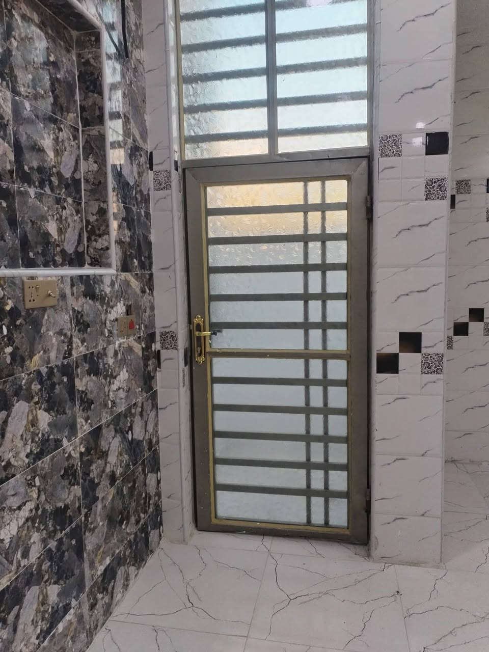 يا الله يوجد الدينا دار المساحه 160 متر
البيت تحتوي على غرفتين نوم وصاله ومطبخ واستقبال وحمام داخل وخارج جميع الخدمات متوفره ماء كهرباء تبليط سعر الايجار 250 لاستفسار ***********
