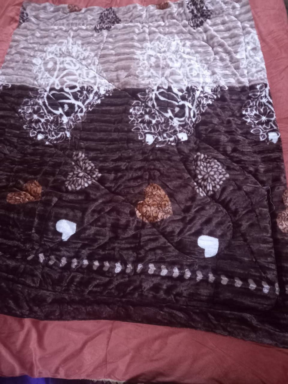 للبيع جديد بطانيات نفرين حرير حفر ليزر لحف فرو نفرين  دواشك اسفنج مميز ثالث  مفرش تخم فرو يستخدم وجهين الشراي يراسل وأهلا وسهلا بجميع


**إذا كنت صاحب هذا الإعلان وتريد حذفه لأي سبب، رجاءا أرسل رسالة إلى الدعم الفني**