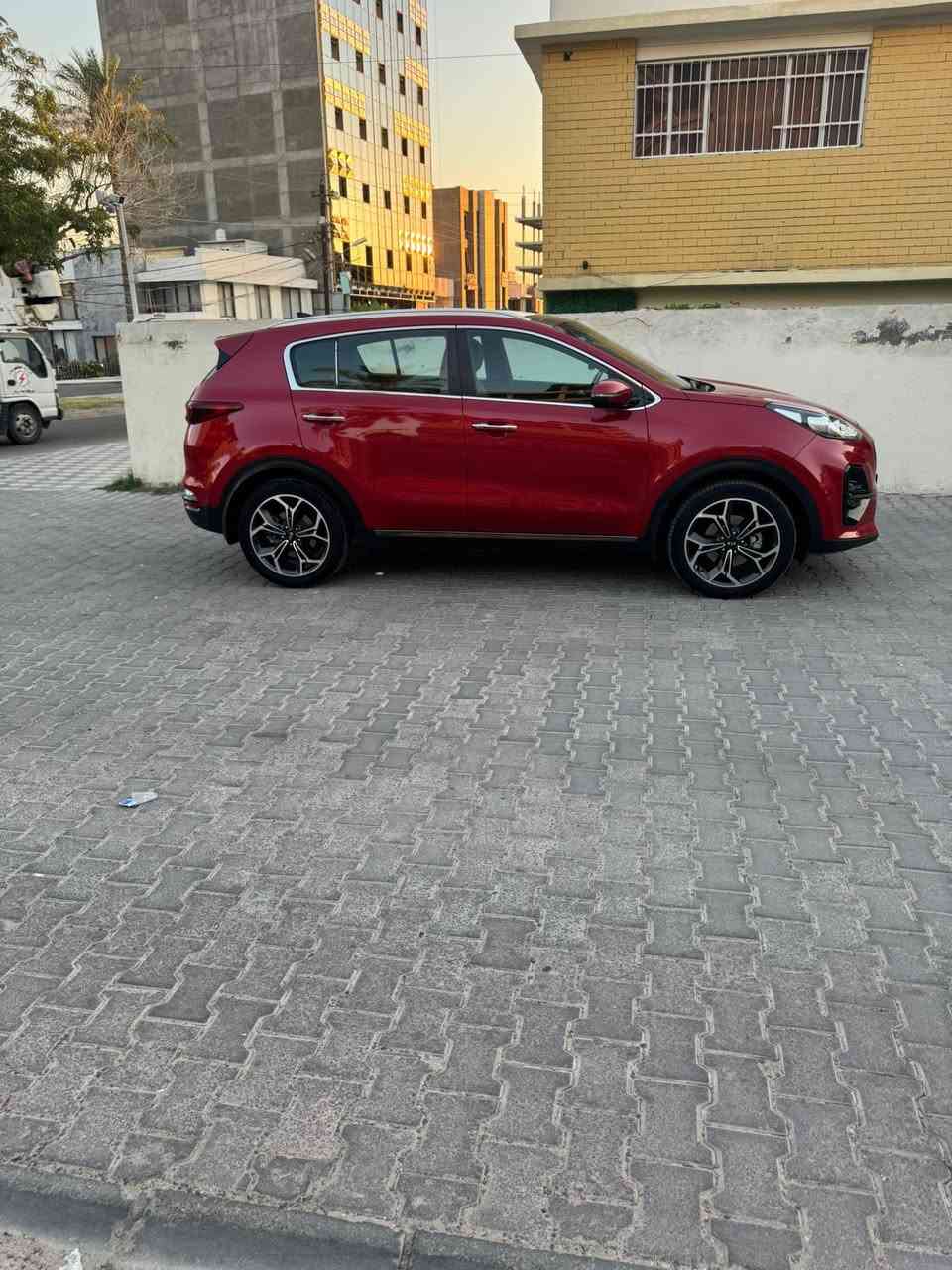 سبورتج موديل 2020 جيتي لاين خليجي فول مواصفات 
بدون اي صبغ كفاله عامه من كلشي بس بيه بارد باب السايق 
فقط على كد شبر رقم بغداد الجديد السياره جديده بمعنه 
الكلمه اي نقص مابيه محرك كير صدر تاير على وضع الشركه
العنوان السياره بغداد المنصور 

السعر 192 ورقه وبيه مجال    ***********
