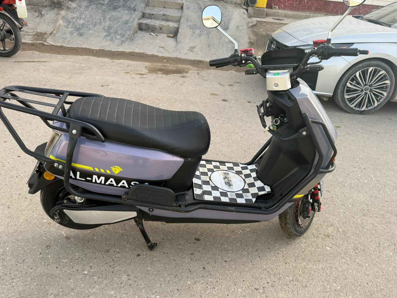 السلام عليكم ورحمه الله 
يتوفر دراجة شحن للبيع 
سكنس موديل 25 تشغيل عن بعد بصمة وكارت 
ومفتاح 6بطاريات فول عل فحص
السعر.. 700 وبي مجال. حك. الجية  
للاستفسار الاتصال على الرقم 
***********اتصال وبي واتساب 
العنوان الفلوجة الجغيفي الثانية
