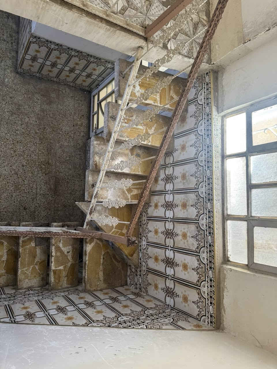 بيت ١٠٠ متر حي الوفاء منطقة الاساتذه طابقين
يتكون من ٣ غرف نومه وصالتين ومطبخ واستقبال سعر الايجار ٤٠٠ اتصال ***********
