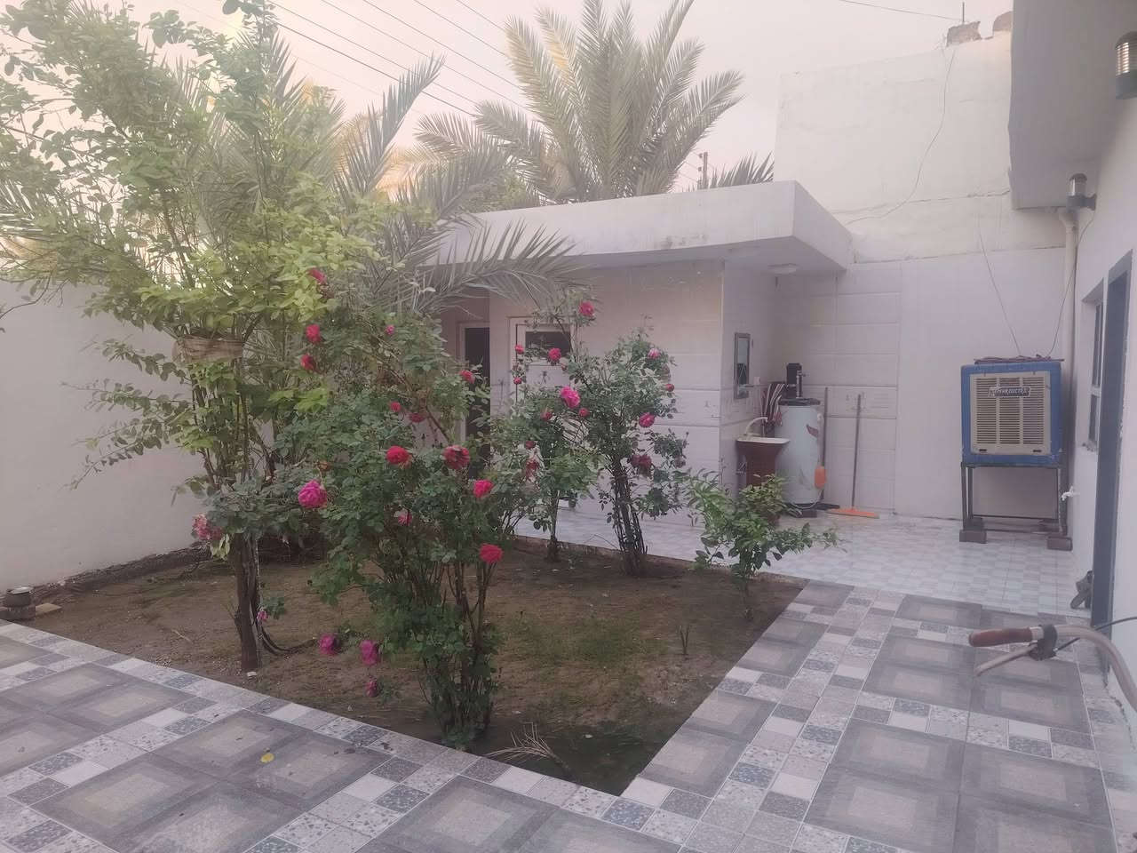 دار للبيع مساحته ٢٠٠ متر عنوان مميز 
دار كلش نظيف وبسعر جدا مناسب 
طابو ملك صرف 
عنوان واحد حزيران شارع اسواق انور 
مجاور مدرسة الشهباء 
 الاستفسار اكثر الاتصال بالرقم ***********
