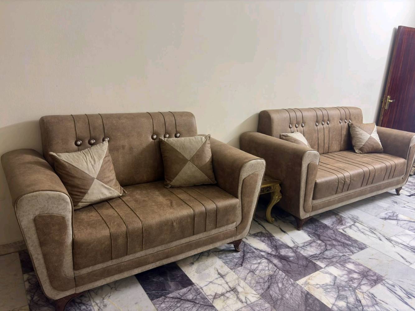 تخم بيجي جديد عشر مقاعد و ست مخدات  ٥٠٠ الف
العنوان بغداد البلديات المضمار