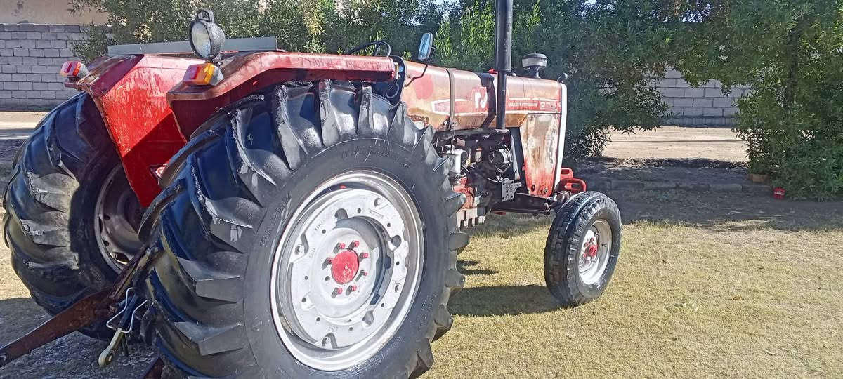 سلام عليكم تلاكتر البيع حجم 275كله عل شركه ***********
