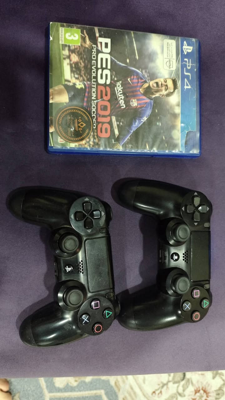 السلام عليكم
بلي 4 بروا ذاكره 1 تيره 
الجهاز تحديثه 13.04 
مفتوح تنضيف فقط 
ملحقاته كامله مع قرص طوبه ودبل يده اصليه 
طبعا الجهاز ذاكرته مقبطه من الالعاب عن طريق نضام الحقن. سعره ب260 الف وبي مجال بسيط 
مكاني بغداد ***********
