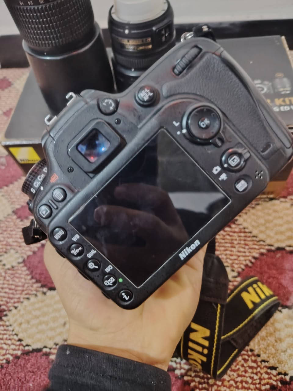 سلام عليكم كامره نيكون D7200 للبيع او مراوس نضيفه ستخدام شخصي
ملحقات كامله
عدسات عدد 2
شاحنة الصليه
بطاريات عدد 2+جنطه صغيره 

عنوان بكربلاء
***********
