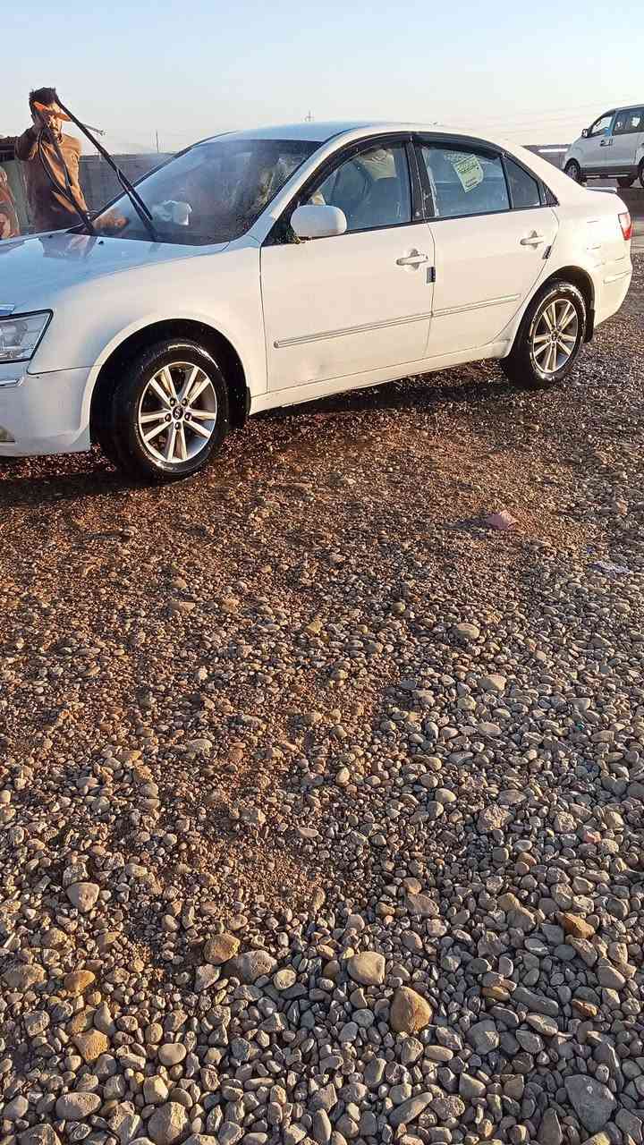 سوناتا 2009تكسي الخليج
كير محرك جديد 
صدر جديد 
تايرات جدد 
بيها جامغ خلف السايق فقط 
سنويه صاقطه 
السعر 105وبيها مجال 
***********
