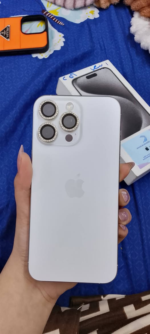 ايفون 15 برو ماكس
شرق اوسط ذاكرة 256 بطارية 93 تلفون بلادي شخط شخط مابي 
بي درع كاميرا بالاضافة الى شاشه ضد كسر ليوم خليتهن اله ملحقاته وشاحنه كلها وياه مكاني بغداد السيدية واتساب ***********
قفل مليون و 200
