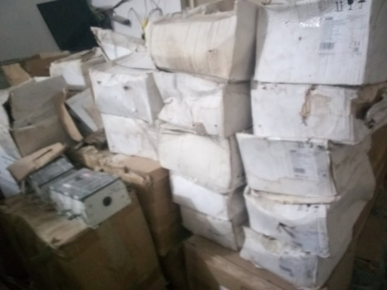 سلام عليكم ورحمه الله وبركاته 
يوجد لدينا جنج اوفر طفاء وتشغيل 
400 امبير نوع ال ABB يطالي 
جديد باكيت اصلي معه ضمان سنه 
السعر جمله 35 دولار ارخص الاسعار التنافسية 
الاستفسار *********** يوسف الكعبي 
خدمه توصيل جميع محافضات العراق 
العنوان بغداد الشورجه عكد النصارى
