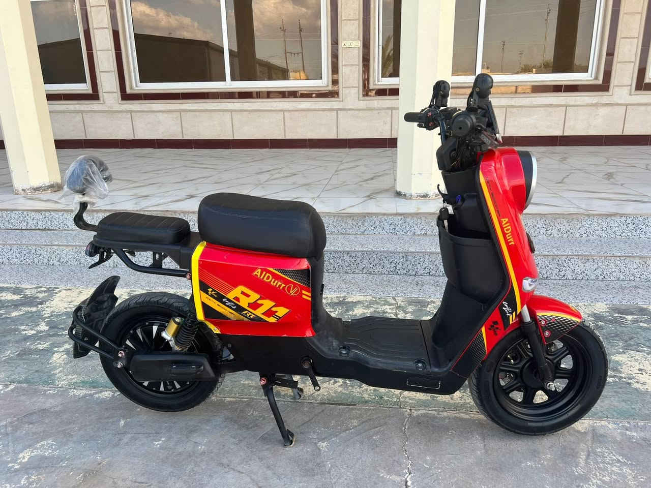 السلام عليكم دراجه r11 للبيع
مدكر رياضي 
بريكات رياضيه 
زنون بومه 
بطاريات 33 أمبير جدد 
السعر 600 وبيها مجال مكاني بصره قبله ***********
