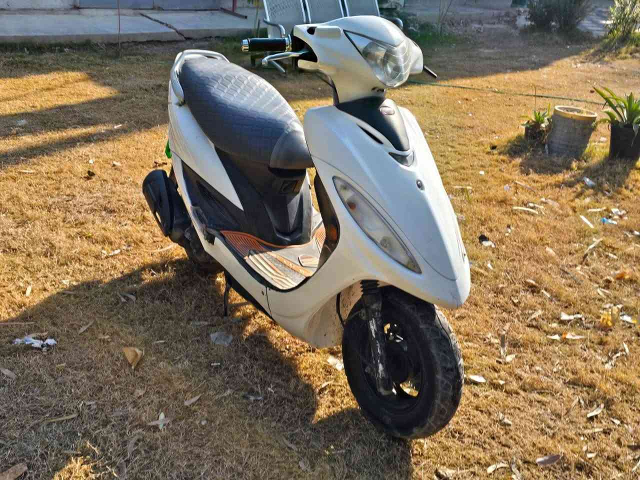 السلام عليكم دراجه كامكو جديده برغي مع مفتوح بيها  الدراجه مالك حاويه السعر 650
***********
رجاء مو شراي لا يعامل ولا يخابر.
