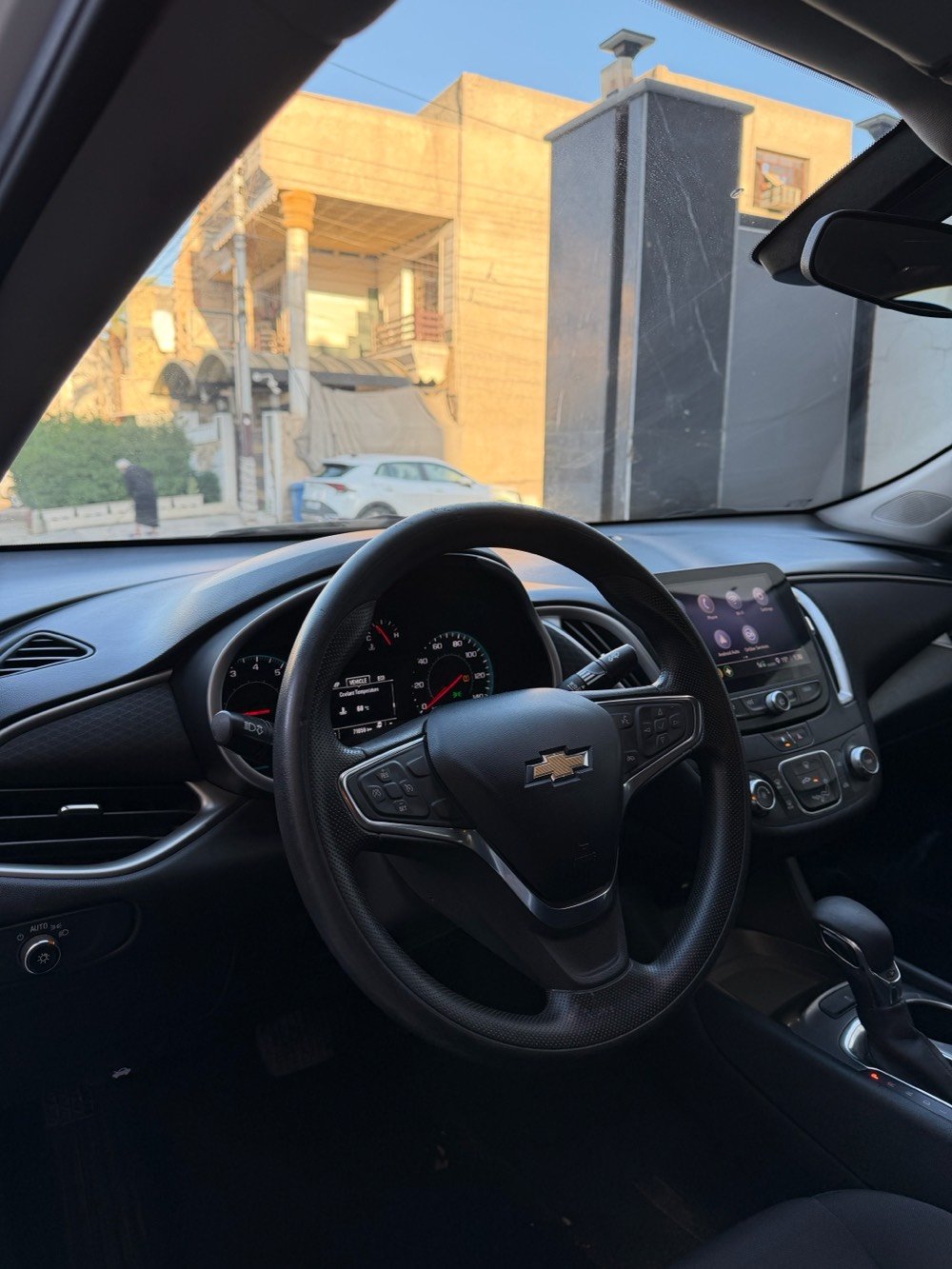 السلام عليكم شباب 
شيفروليت ماليبو ls موديل 2021 
لون ابيض 
رقم اربيل الجديد  شرط التحويل 
مواصفات السيارة
شاشة / كامرة / بصمة تشغيل وبصمة ابواب / تحكم ستيرن / جام اوتو / اوتو ستوب / حساس تاير / شاشة اعطال 
مواصفات عادية مال ماليبو 
حادث السيارة سرقة جاملغ امامي وبيها من امريكا جاملغ خلفي جهة السايق 
صور الحادث بالمنشور 
السيارة ماشية 45000mil وقابلة للزيادة 
بجم بلادي راديترات ومراوح كلة بلاديي  حادثها فقط السرقة انسة شي اسمة حماوة 

كاملة وجاهزة لاخر حباية مابيها نقص اي شي 
مكاني حي البنوك / شارع الكنيسة 

سعر السيارة 122 ورقة وبيها مجال كلش بسيط 
***********