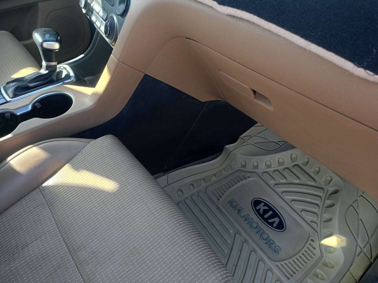 سبرورتج موديل 19 رقم قادسية بسمي مداور ثاني يوم السعر 190 السيارة على ايدي ما مفتوح برغي بيها ماشية 180الف مكفولة محرك كير حدادية بلادية بيها فقط كد الاشبر باب الخلفي ***********
