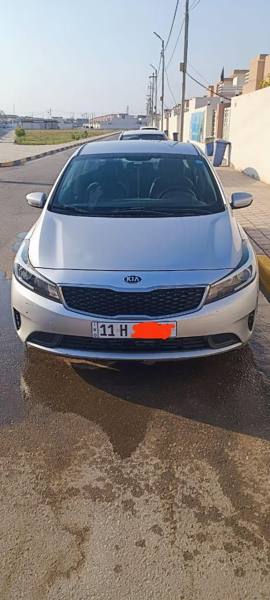 السلام عليكم 
فورتي ١٨ 
مواصفات عاديه 
مكينه ٢٠٠٠ دوش 
كير مكينه تبريد كفاله 
ماشيه ٨٦ ميل 
السياره حلوه مال جناي 
حادثها موضح بالصور 
*********** 
متواجد واتساب واتصال وسعرها مناسب ان شاءالله
