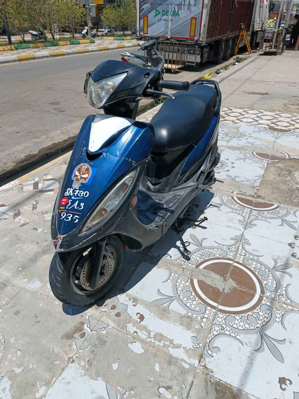 السلام عليكم دراجه جي فور الياباني سلف هندر محرك ناعم لايت شاير دشبول صطاب سكن بريكات تواير قفل جنطه قفل بانزين كله من طول لطول جاهزه و نضيفه لسعر 350  العنوان قضاء الرفاعي رقم تلفون ***********
