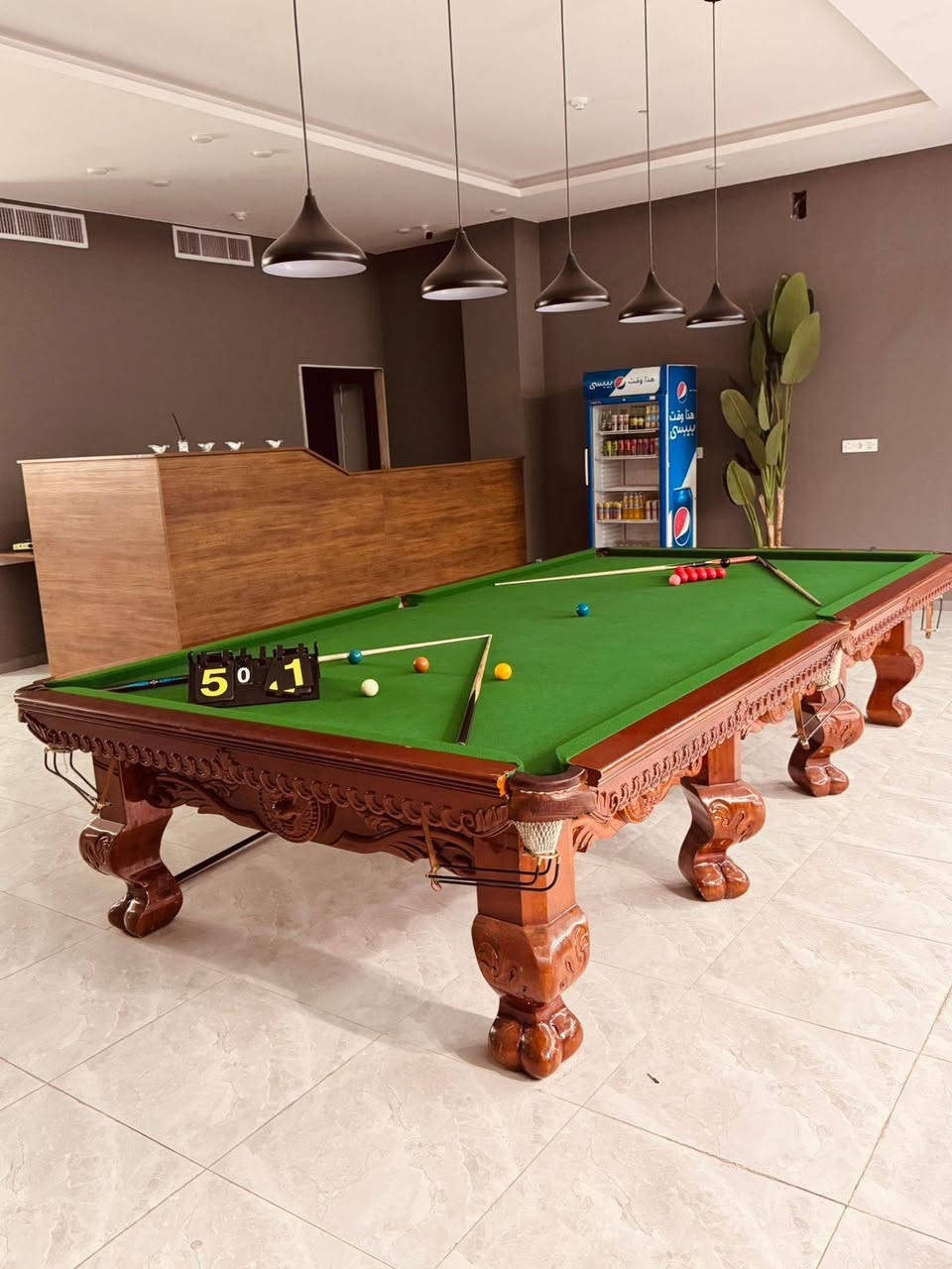 ​🎱 طاولة سنوكر مميزة للبيع (ماركة XINGPAI العالمية) 🎱
لعشاق التميز وأصحاب الصالات، متوفرة طاولة سنوكر فاخرة بحالة ممتازة وبسعر مناسب جداً.
​الماركة: Xingpai (星牌) - غنية عن التعريف بجودتها العالية ومتانتها.

​التصميم: خشب محفور بنقوش ملكية مميزة وأرجل قوية كلاسيكية.

​النظافة: بنسبة 80% (بحالة جيدة جداً وجاهزة للعب).
​4 كيوبات (عصي لعب) بحالة ممتازة.
​طقم كرات السنوكر الكاملة.
​عداد النقاط الخاص بالمسابقات.
​السعر: 25 ورقة (والسعر بيه مجال للشراي).

​الموقع: الموصل.

​📞 للاستفسار والتواصل:

​يرجى الاتصال مباشرة على الرقم التالي:

👉 ***********

