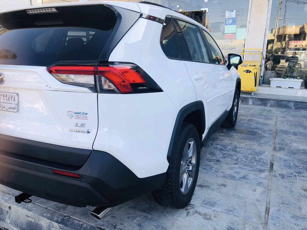 السلام عليكم ورحمة الله وبركاته
للبيع – تويوتا راف فور RAV4 LE هايبرد
وارد أمريكا | موديل 2024**
• الفئة: LE
• المحرك: هايبرد 2.5L اقتصادي جداً
• الدفع: AWD دفع رباعي
• العداد: 15،000 ميل فقط
مواصفات فئة LE (وارد أمريكي):
 • تحكم استيرن  (تحكم بقيادة + صوت + أوامر)
 • شاشة وسطية مع بلوتوث و Android Auto / Apple CarPlay
 • كاميرا خلفية دوارة 
 • إضاءة LED أمامية
 • مثبت سرعة (Cruise Control)
 • فرامل ABS + مانع انزلاق
 • نظام أمان Toyota Safety Sense يشمل
• تنبيه ما قبل الاصطدام
• التعرف على لوحات المرور
 • مكيف أوتوماتيك
 • منافذ USB + pd
 • مقاعد مخمل 
 • وضعيات قيادة متعددة
 • اقتصاد عالي بالبنزين ( هايبرد )
الحادث ( 1- تبديل دعامية اصلي ام الحساس -2- تبديل مازده يسره بارد باب سائق مسافة اصبع وعلى كد مسافة الجاملغ وبارد خفيف بالبنيد فوق المازده اقل من طول المازده 
رقم الشاصي (VIN):
4T3MWRFVXRU146907
السعر المطلوب: 24,000$
للاتصال أو واتساب ؛
***********
