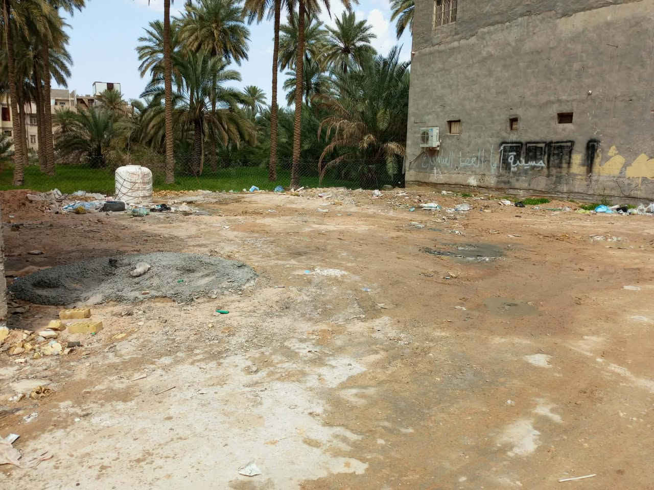 سلام عليكم قطعه ارض للبيع المساحه 200خلفه فندق البارون كافت الخدمات السعر مناسب 
‏‪***********‬‏
