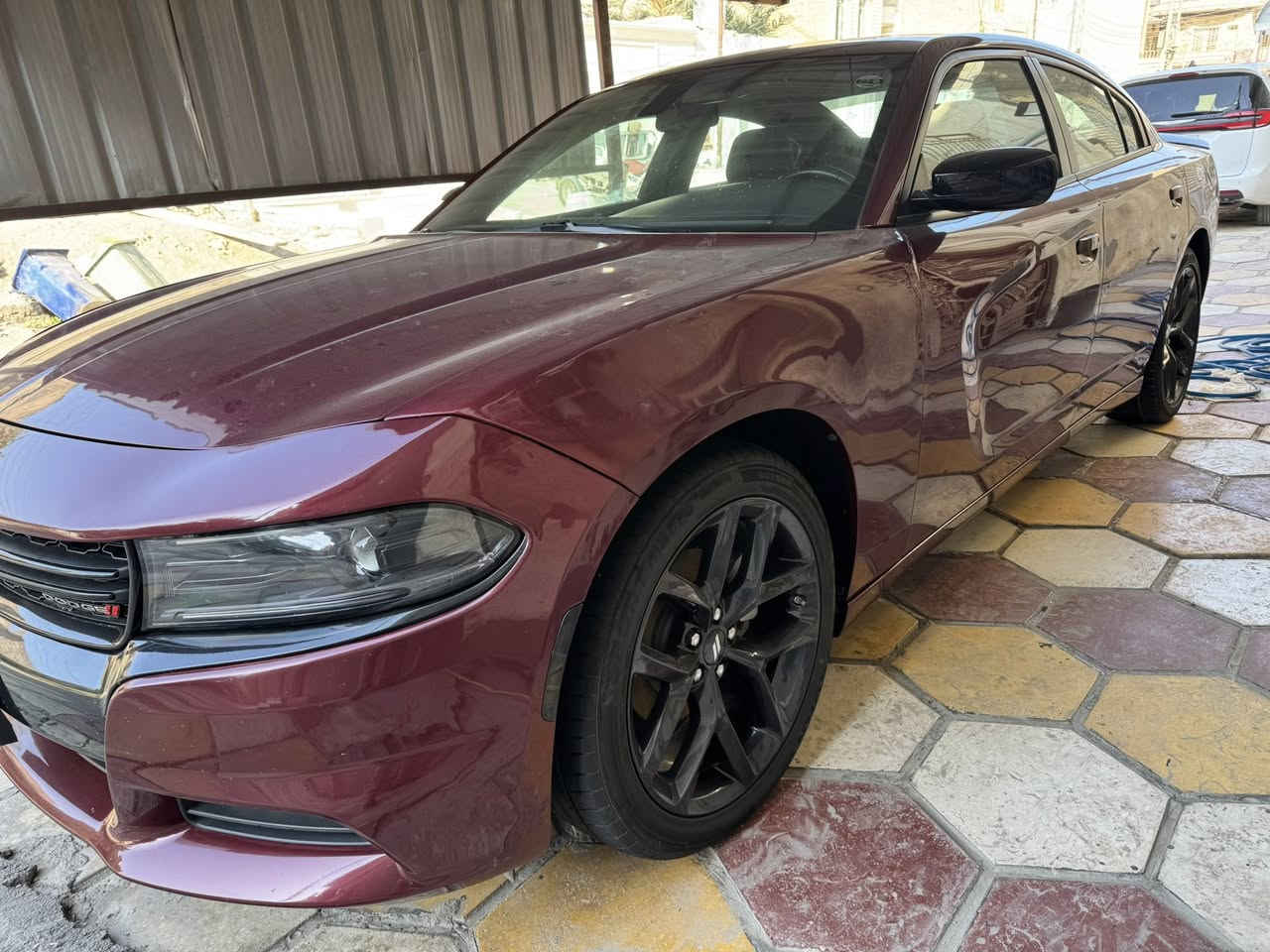 السلام عليكم جارجر موديل 23 فقط بيه بنيد تبديل بدون دواخل ماشيه 16 لون كرزي مكان السياره ناصريه مركز رقم *********** لاتصال فقط
