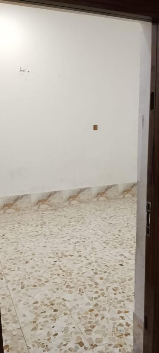 💐على بركة الله💐

🏡 دار للبيع في المشخاب – حي الكرامة
📍 قرب كراج القادسية

▪️ المساحة: 175 م²
▪️ البناء: طابقين
▪️ المواد: طابوق + صب كونكريت مسلح (درجة أولى)
▪️تاسيس الماء والكهرباء والشبابيك درجه اولى
▪️الأبواب قاصه تركي درجه اولى 

✨ تفاصيل الدار:
 • 4 غرف نوم
 • 2 صالة
 • 3 مجاميع صحية
 • استقبال
 • مطبخ حار وبارد

📌 ملاحظة:
الدار دولان، يبعد 10 أمتار عن الشارع الرئيسي، بعرض 3 متر

📌لمعرفة السعر اكتب "تم "

📞 للاستفسار:
مكتب حسن الإبراهيمي للعقار
📍 المشخاب – شارع سيد جعفر (قرب بيت سيد جعفر)
📱 ***********
📱 ***********

⸻

إ
