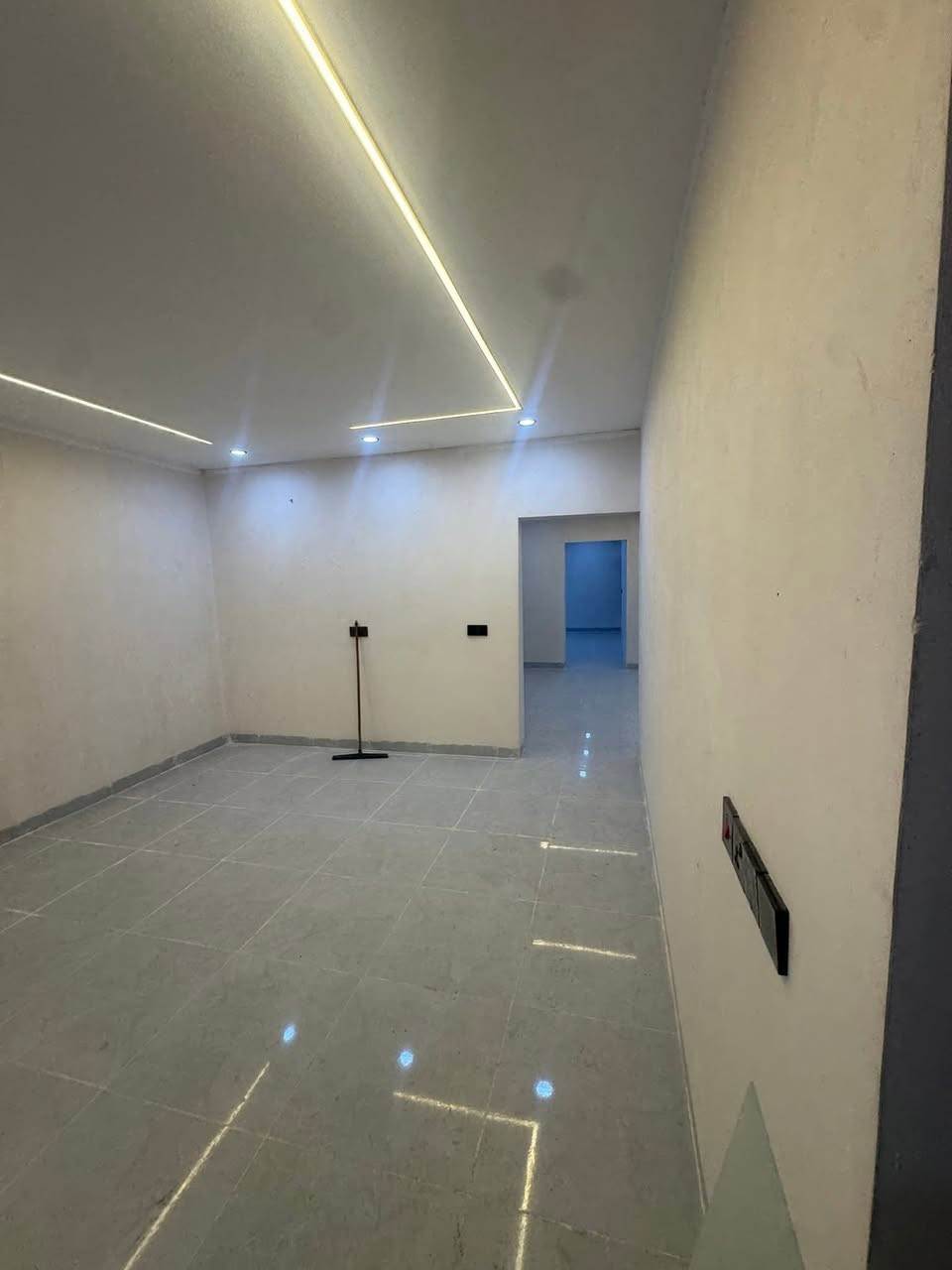 دار للبيع بالتقسيط 
مطلوب للمصرف العقاري شرط تحويل 
مساحته 200م واجه 10م 
طابق ونص 
السعر الكلي/165مليون 
مقدمه /83مليون 
وباقي يدفع من قبل المشتري للمصرف العقاري 
على شكل اقساط شهريه/438الف دينار 
بدون فوائد 
الموقع العقار /قادسية -تقاطع ابو خطاب 
للاستفسار/***********
