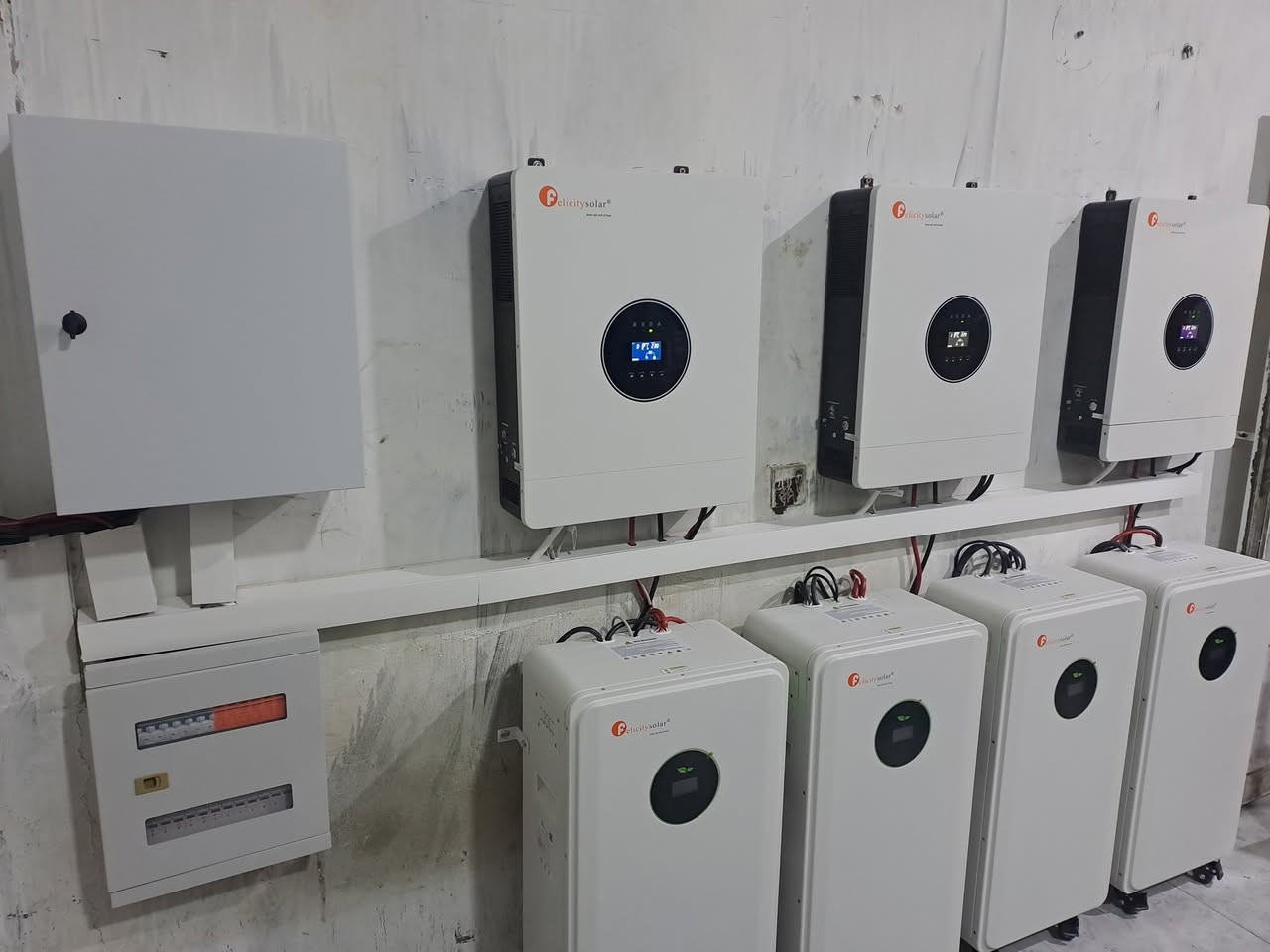 بسم الله ما شاء الله تبارك الرحمن 
تم تجهيز وتنصيب منظومة طاقة شمسية لمطعم الحجي في قضاء العلم بتاريخ 27/12/2025
مكونات المنظومة//
الواح لونجي 615 واط عدد 30
انفيرتر فيليستي حجم 12 كيلو عدد 3
بطاريات فيليستي حجم 15 كيلو الشكل الجديد عدد 4.
مع كافة الملحقات والاسلاك والحماية والتركيب.
#مركز_دجلة_للطاقة_الشمسية 
#الاول_بالعمل
#الاول_بالجودة
#الاول_بالضمان
عنواننا //
صلاح الدين تكريت القادسية الشارع العام 
الانبار الرمادي شارع 60
للاستفسار//
***********
***********
